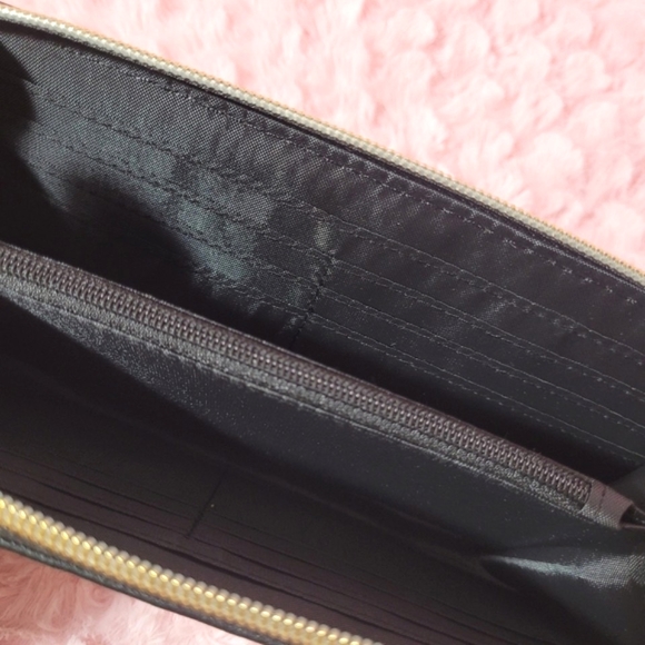 Nightmare Before Christmas Zip-Around Wallet. - Picture 6 of 16